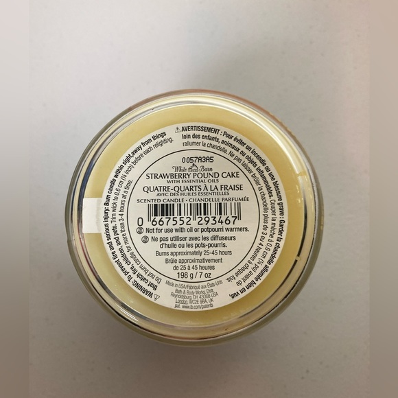 Bath & body works Strawberry pound cake candle 198g - Picture 4 of 4